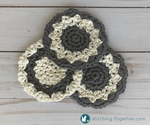 Floral Farmhouse Crochet Coasters - Free Pattern on Moogly