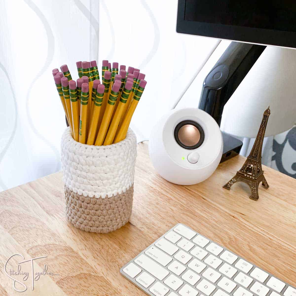 Highbury Crochet Pen Holder